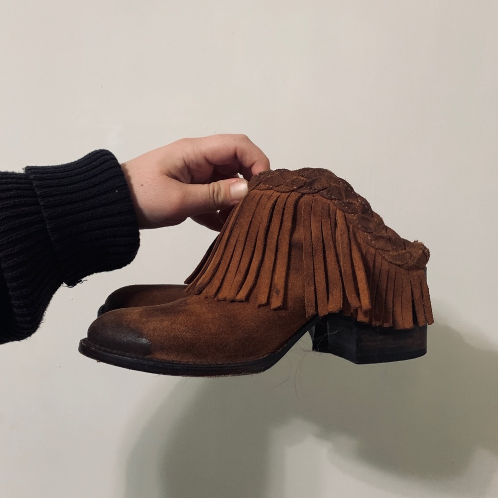 *SOLD* Freebird by Steven - Lucy Clogs 🌙